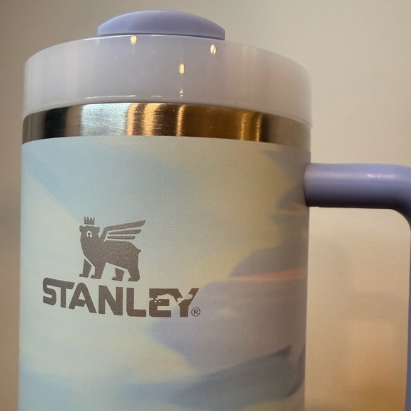 Stanley Quencher 40 oz Tumbler w/ Handle - Blue Peony Swirl - Picture 2 of 7